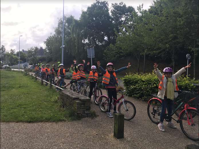 Les CE2 partent à vélo